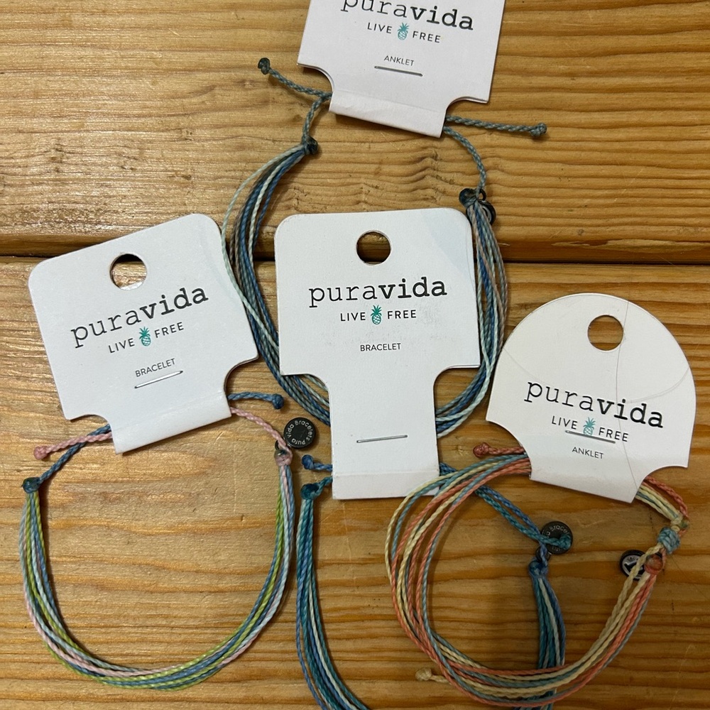 Lot of two bracelets and two anklets